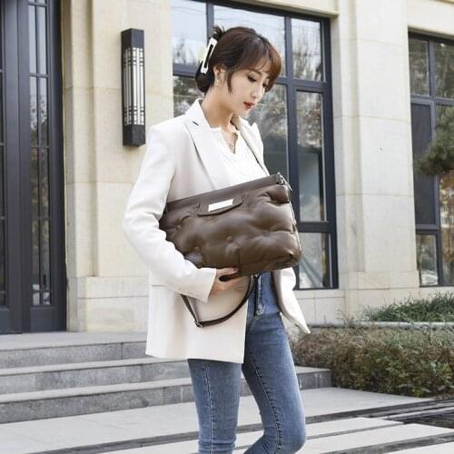 Fashionable Space Cotton Pillow Bag Retro Pop Clutch Luxury Women Shoulder Bag Luxury Ladies Cross Body Bag Designer Cloud Bags