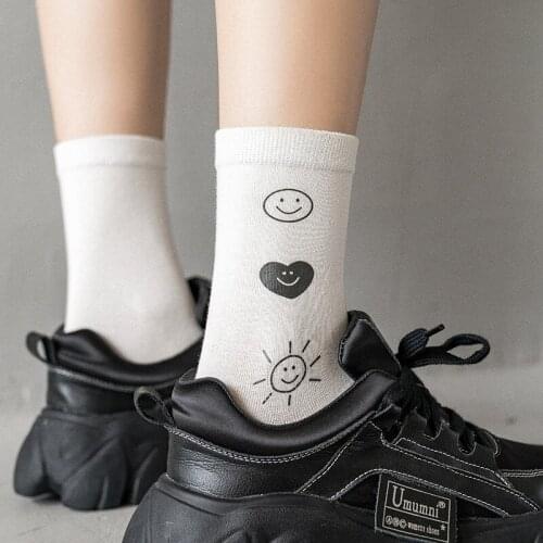 1 Pair Autumn Winter Black White Women Socks Smiley Sun Heart Cute Printed Cotton Socks Casual Fashion Women Solid Color Socks