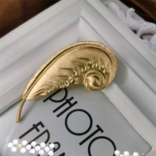And the United States to restore ancient ways grinding placer gold brooch feather clothing corsage, matte female pin