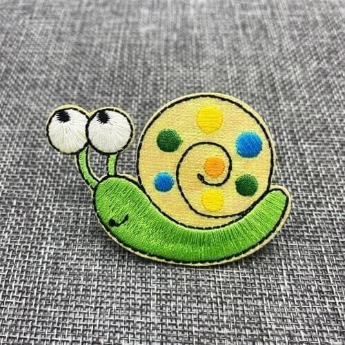 Green snail embroidery patch DIY Iron on Clothes Cropped Badges Applique for Jacket Jeans Cloth Decoration Apparel Garment