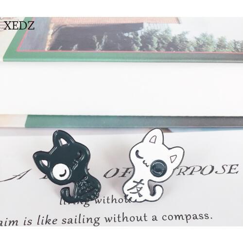 XEDZ New black and white cat dog best friends brooch child cute animal pet badge denim clothing backpack pendant jewelry gift
