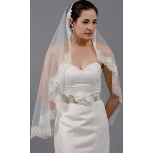 Women Bridal Wedding Veil Lace Short One Layer Appliques Edge Tulle Veil With Comb Wedding Accessories