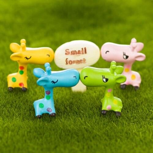 ZOCDOU 1 Piece Africa Giraffe Cute Cartoon Deer Animal Model Small Statue Figurine Crafts Figure Ornament Miniatures DIY Decor