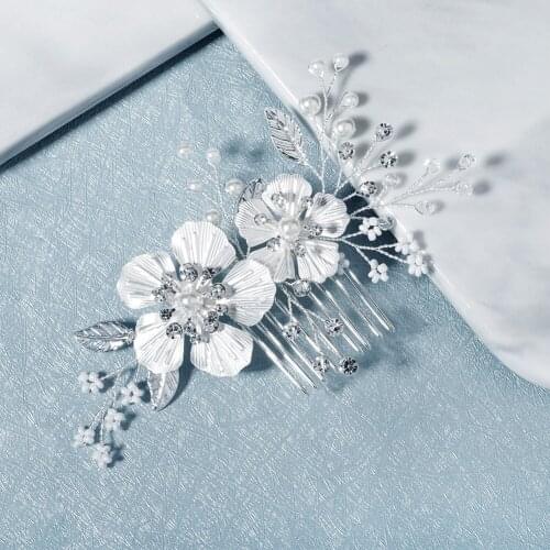 OKILY New Bridal Jewelry Alloy White Color FlowerHeadpiece Metal Leaf Wedding Haircomb Lovely Pearl Hair Comb Dress Accessories