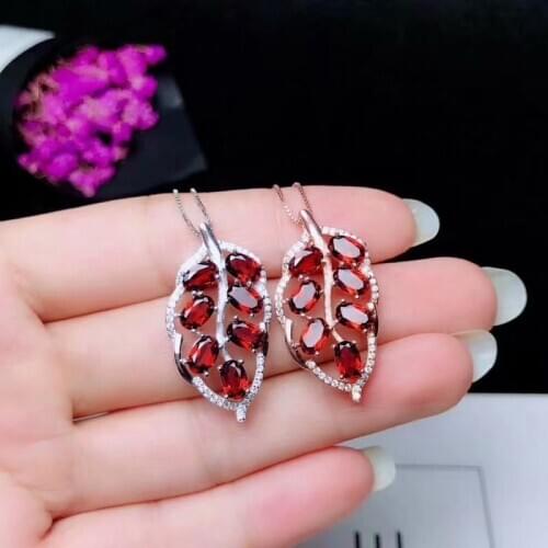 Natural Garnet necklace pendant 925 pure silver elite mosaic 4 * 6mm natural Garnet Garnet has the power to promote blood circul