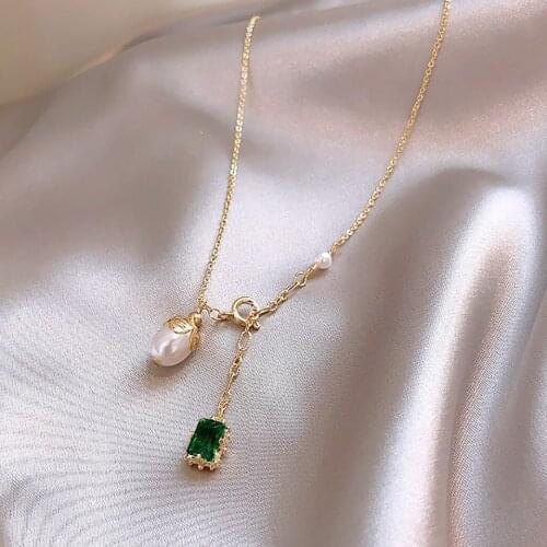 Simple grandmother Emerald Pearl Pendant Necklace elegant white clavicle chain net red pop boutique gift