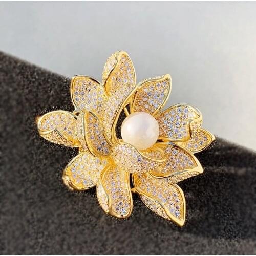 Beautiful Luxury Zircon Lotus Flower Rhinestone Brooch Pin Elegant Crystal Pearl Brooches for Women Winter Coat Corsage Jewelry