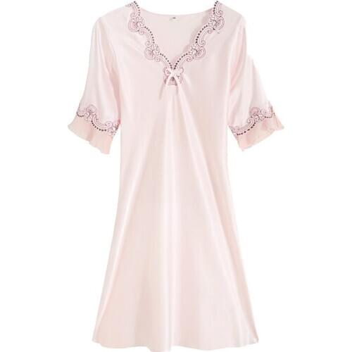 Good Quality New Fashion Summer Sexy Women Sleep wears Lace V-Neck Short Sleeve Nightgown Slim Casual Nightgowns AD076