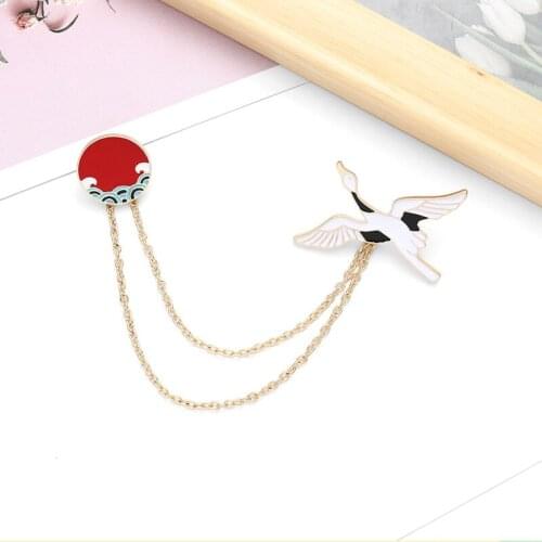 Fashion Sun Flying Crane Chain Enamel Pins Chinese Mythology Brooches Lapel Badges Wholesale Pin Fashion Jewelry Gift for Friend