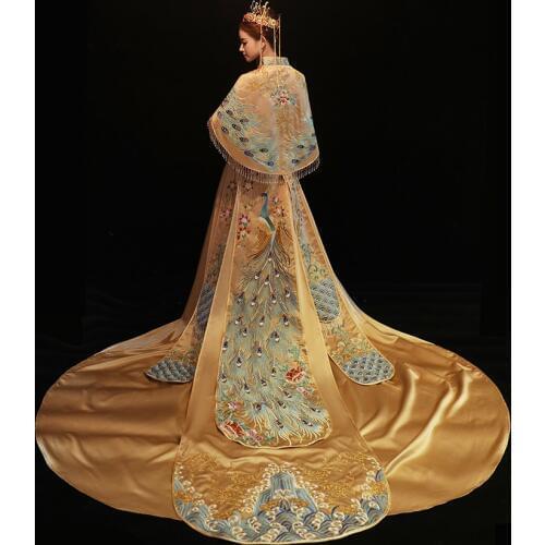 High Quality Peacock Embroider Bride Qipao Chinese Traditional Wedding Cheongsam With Big Trailing Oriental Element Wedding