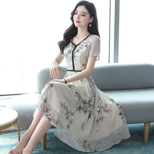 2020 summer short-sleeved chiffon printed lace stitching retro big swing dress slim mid-length V-neck floral A-line dress