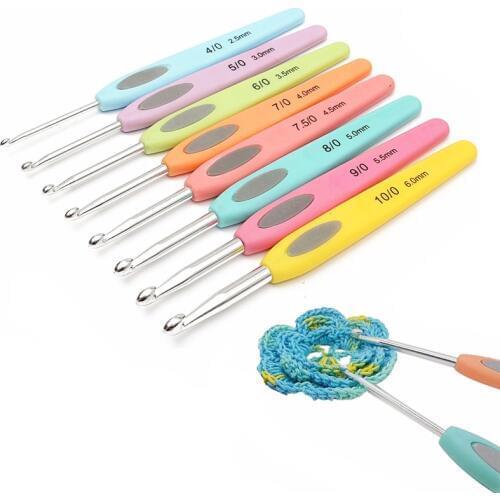 MIUSIE 8pcs Crochet Hook Set Plastic Handles Aluminum Knitting Needles Weave Craft Yarn Crochet Needles Knitting Sewing Tool