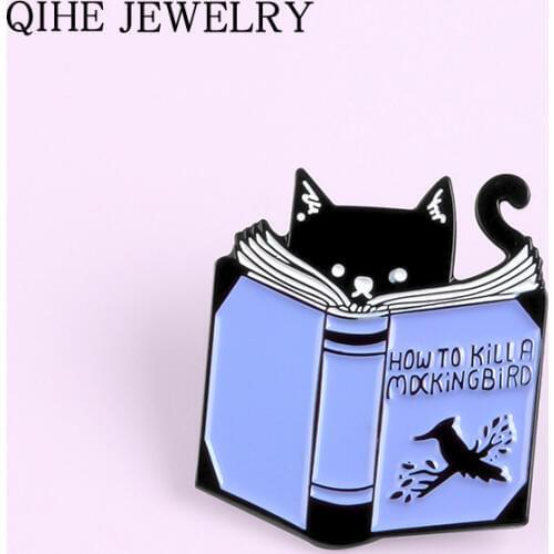 Reading book Cat Enamel Pin How to Kill A Mocking Bird Badge Fun Creative Animal Brooch Backpack Clothes Pin Decoration Jewelry