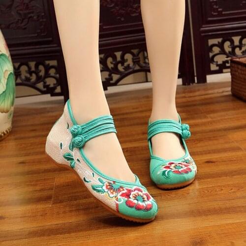 Vintage Handmade Autumn Woman Old Peking Cloth Flats Chinese Flower Embroidered Casual Dancing Shoes For Ladies Zapatos Mujer