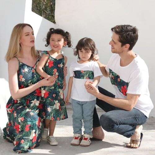2021 Ins Style Summer Family Clothes Outfits Mom Daughter Dad Son Flower Print Top Baby Romper Mommy Clothes Family Set