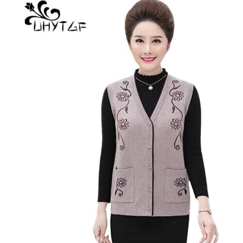 UHYTGF Women autumn winter sweater vest waistcoat fashion Sleeveless cardigan Knit short sweater vest plus size coats female 614