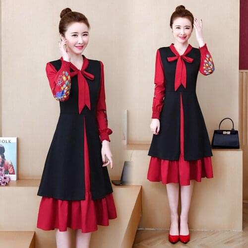 Womens 2020 Autumn Long-sleeved Dress Women Peacock Embroidered Lantern Sleeves Lace Up Bottom Printing Dresses Female A982