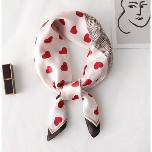 2021 New Style Spring And Summer Fashion Beach Sunscreen Headscarf Womens Quality Printing Silk Scarves Lady Square Silk Shawl
