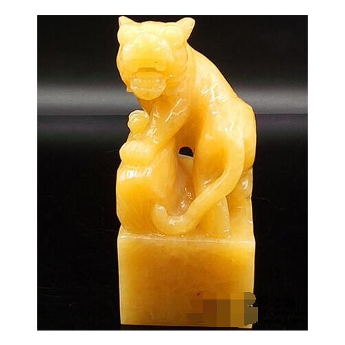 Natural authentic rice topaz tiger seal jade mountain tiger step by step feng shui ornaments