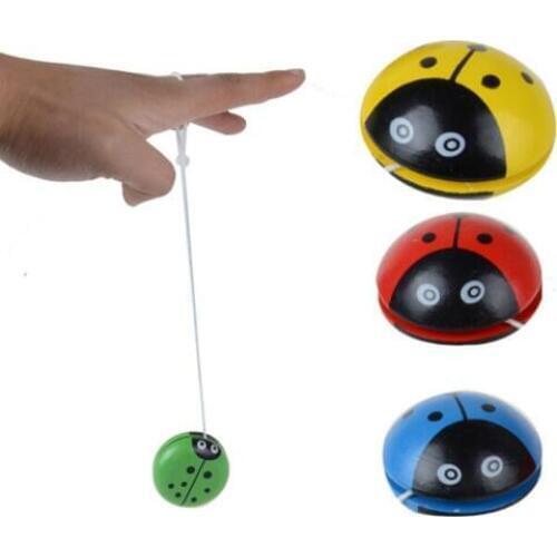 Four colors ladybird Yo Yo ball Blue green red yellow Ladybug YOYO creative toys wooden Yo Yo toys for children 1PCS
