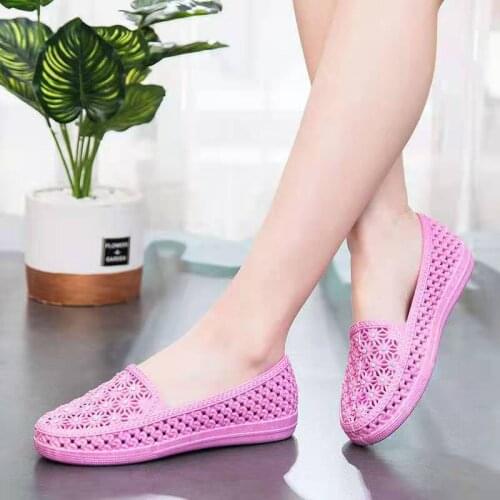 Popular Foreign Trade Summer Hollowed Toe Box Hole Sandals Women 's Casual Breathable Flat Nurse Women 's Beach Shoes