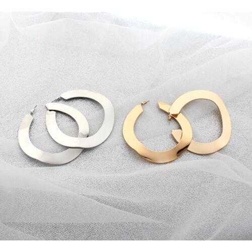 Vintage Gold Punk Round Hoop Earrings for Women Irregular Curved Alloy Circle Earring Statement Ear Jewelry Hip Hop Gift
