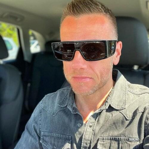 2021 New Mask Shape Futuristic Sunglasses Men Women Famous Brand Designer Street Style Overszied Gradient Eyewear UV400 Gafas