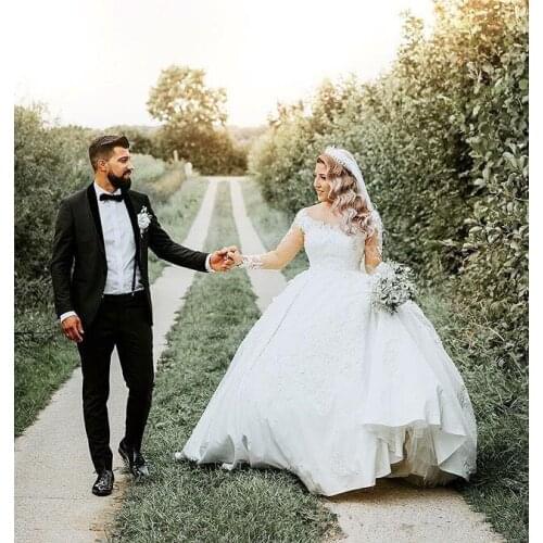 Elegant 2021 Plus Size ball gown satin Wedding Dresses Long Sleeves Lace Appliques Bohemian Bridal Gowns For Garden Country