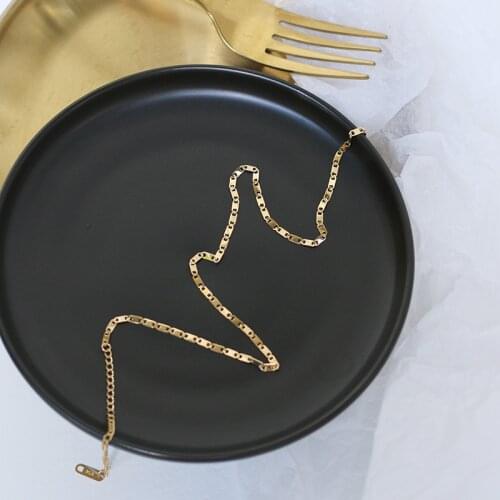 Pig Nose Buckle Flat Piece Clavicle Necklace Choker Necklace Womens Summer Holiday Style Titanium Steel Plated 14K Rose Gold