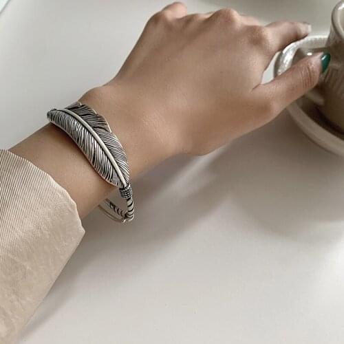 Silver Plating Japanese and Korean Fashion Feather Bracelet Hip Hop Retro Cold Wind Luxury Design Charming Lady Accessories