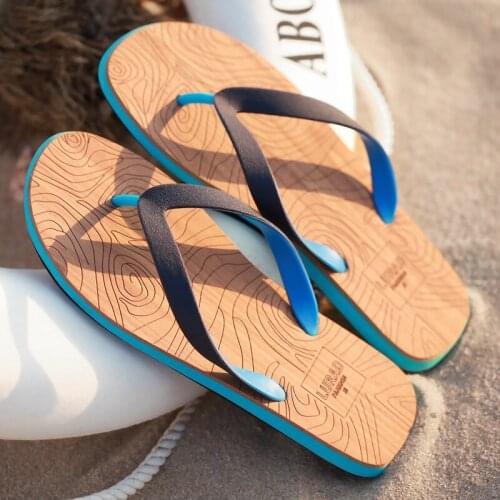 2021 Men Flip Flops Summer Gradient Sandalias Fashion Flat Slippers Beach Shoes Non-slip Pinch Sandals Wood Grain Chanclas Hombr