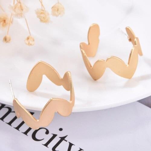Exaggerated Irregular Earrings Women Jewelry Metal Love Women Earrings Street Shooting Royal Sister Charm Earrings Banquet New