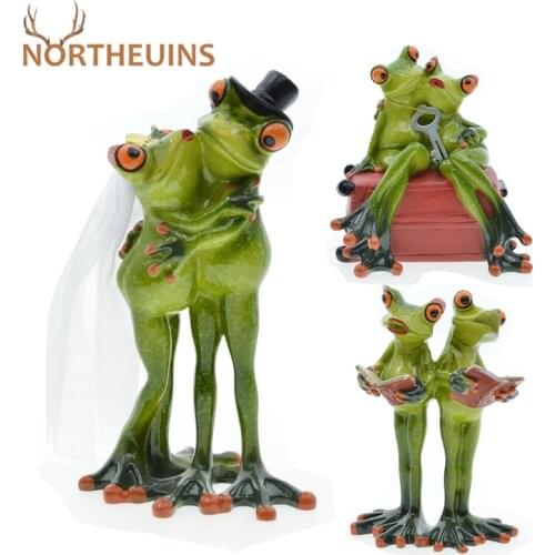 NORTHEUINS Resin Couple Frog Sweet Figurines Interior Decoration Accessories Nordic Modern Statue Office Desk Ornament For Gift