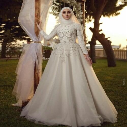 Luxury Arab Dubai Wedding Dresses Crystal Beads Apliques A Line Bridal Gowns Custom Made High Neck Long Sleeves Robe de mariée