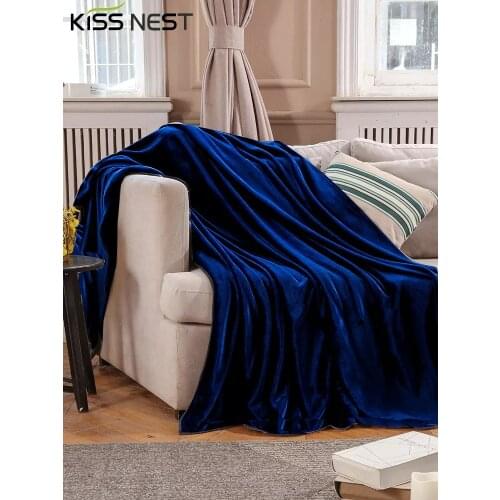 KISS NEST Fleece Blankets On The Sofa
