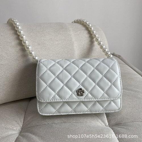 2021 New Ladies Shoulder Bag Pearl Portable Female Bag Designer Diamond Pattern Decoration Cloud Bag Chain Messenger Bag