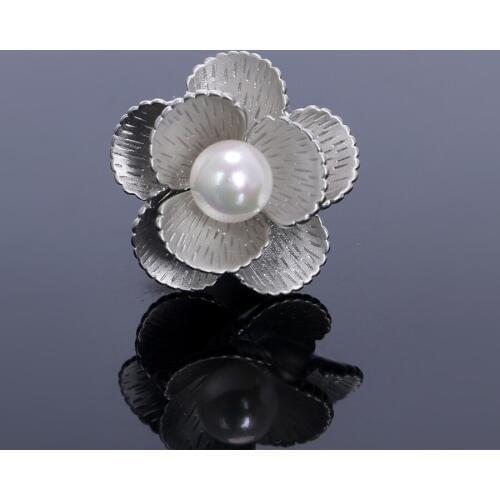 Elegant Vintage Colors Shell Pearl Cute Flower Collar Pin Brooches Fashion Ornament Jewelry for Women