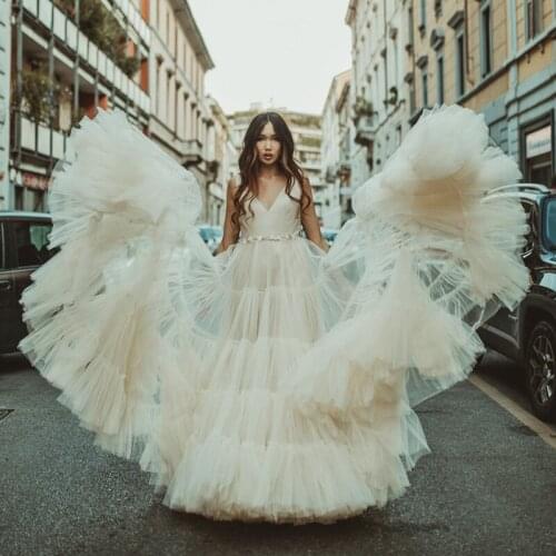 Tiered Tulle V Neck Wedding Dress Curled Ruffles Open Back 2021 Zipper Buttons Beach Bridal Gown Custom Made Plus Size