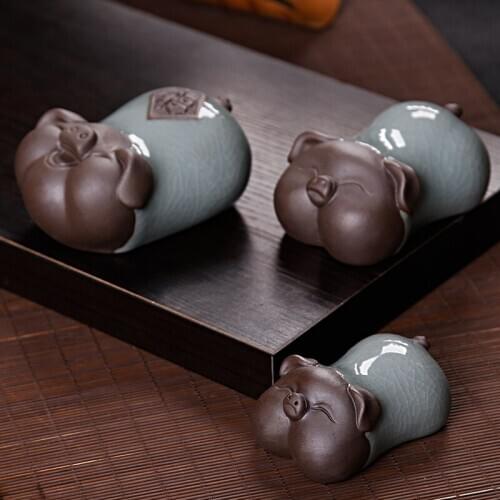 Creative Home Decoration Ge Kiln Ceramic Auspicious Sambo Pig Tea Pet Decoration Craft Gift