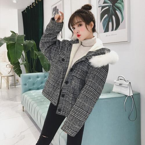2019 Winter new loose large fur collar woolen coat womens flocking thickening college wind plaid coat jacket tide