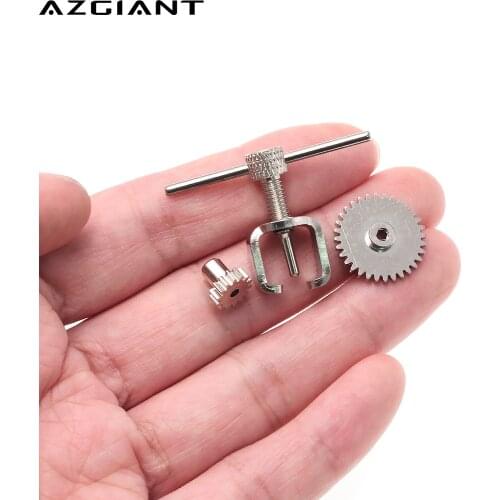 Metal gear puller extractor for easy removal motor worm