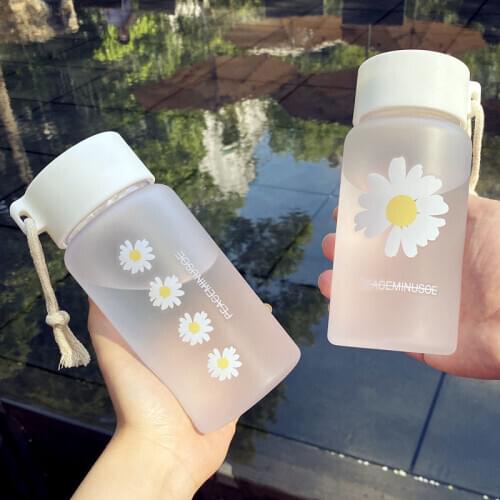 550ml Small Daisy Water Bottles BPA Free Creative Frosted Water Bottle with Portable Rope Travel Tea Cup Transparent Plastic Cup