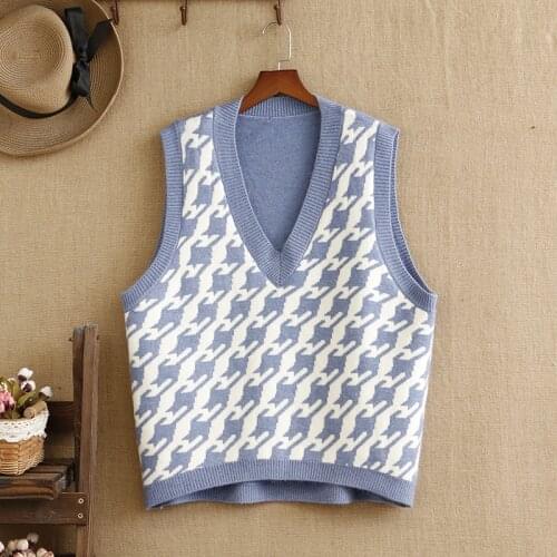 Plus Size Sweater For Women In Winter Knitted Cotton Fabric V-Neck Sleeveless Knitted Vest Large Size Tops For Fatwomens Wear