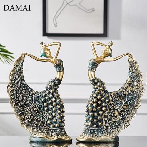 Peacock Girl Figurine Decorative Resin Retro Relief Craft Figurines Living Room Decoration Accessories Home Decor Ornaments