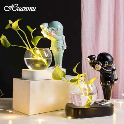 Nordic Fashion Astronaut Vase With LED Light Hydroponics Green Plant Vase Coffee Shop House Living Room Decoration Ornaments