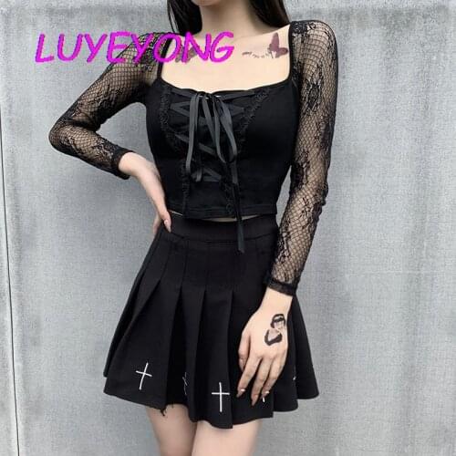 Lady Basic Eyelet Lace-up Bust Square Collar Top Lace Patchwork Short-length T-shirt Black Women Lace Goth T Shirt 2020 Autumn