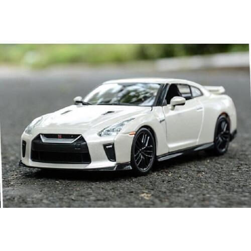 Bburago 1:24 2017 NISSAN SKYLINE GTR GT-R Racing Car Vehicle Diecast Model White NEW IN BOX