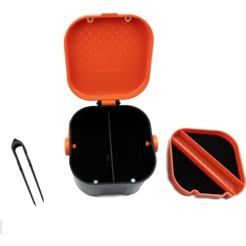 2 Compartments Fishing Box 12 * 11 * 7.5cm Plastic Earthworm Worm Bait Lure Fly Carp Fishing Tackle Box Accessories