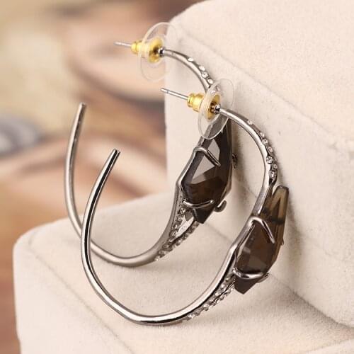 Natural stone inlaid black semi-open earrings with diamonds