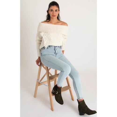 CZ London Genuine Leather Female So Wheel Boots Zipper Metal Accessories Detail